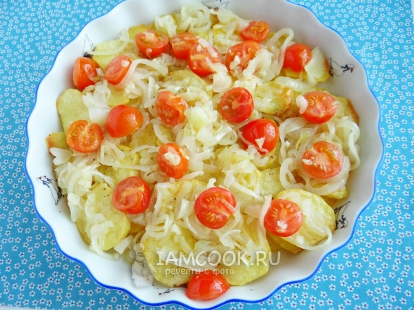 Положить на картофель овощи