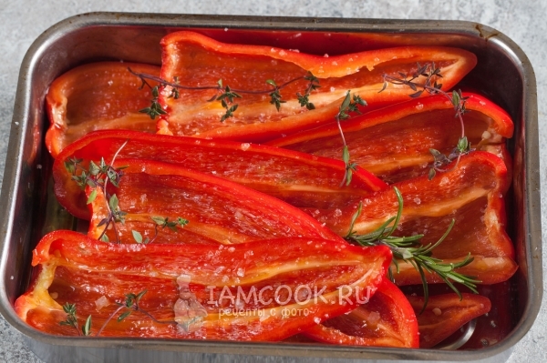 Добавить соль и травы