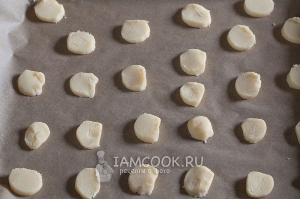 Положить заготовки на пергамент