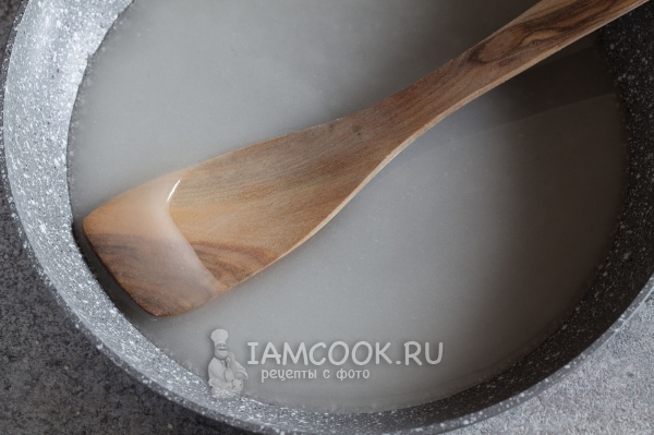 Греем воду в сковороде