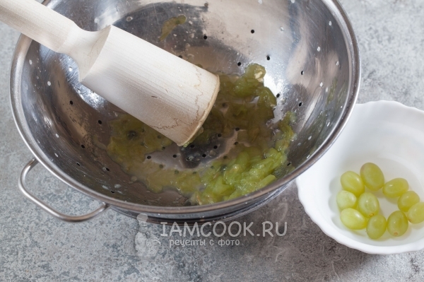 Выжать из винограда сок