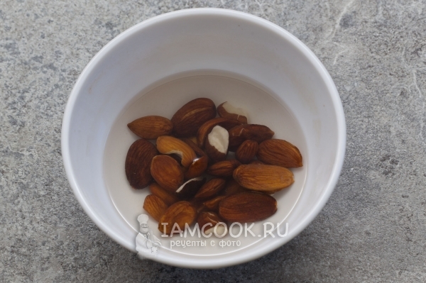 Заливаем миндаль кипятком ещё раз