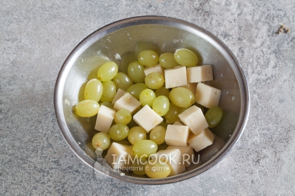 Соединить виноград с сыром