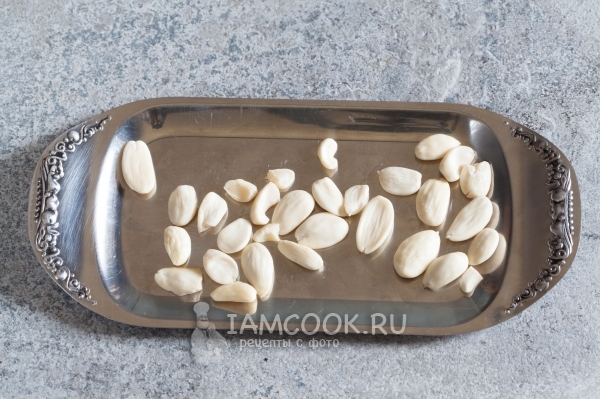 Очищенный горький миндаль