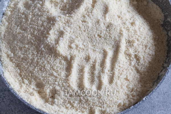 Подогреваем миндаль на сковороде