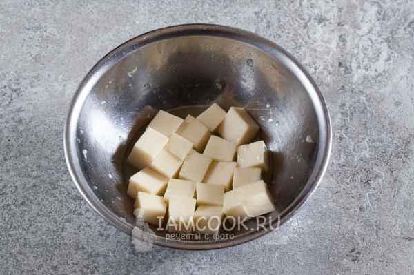 Положить сыр в сок