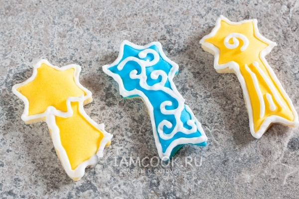 Украсить звездочки разноцветной глазурью