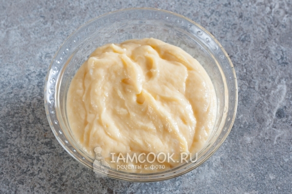 Вылить тесто в форму