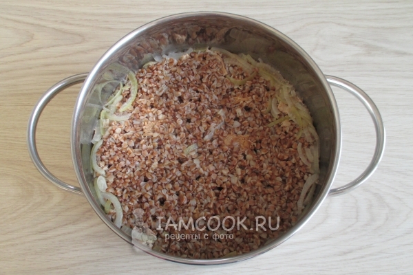 Гречка с тушенкой в кастрюле