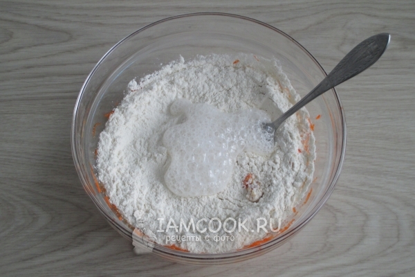 Погасить соду уксусом