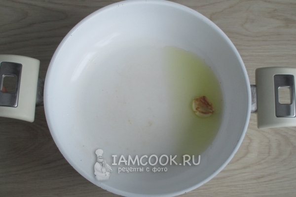 Обжарить чеснок