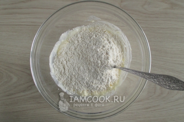 Всыпать муку