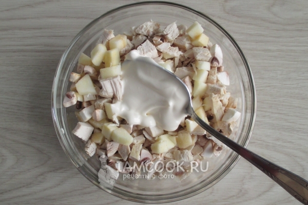 Положить майонез