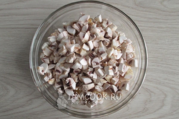 Положить грибы