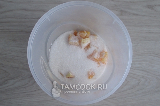 Засыпать мандарины сахаром