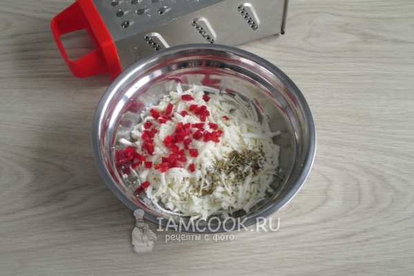 Добавить перец и специи