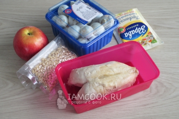 Ингредиенты для салата из куриной грудки с сырыми шампиньонами