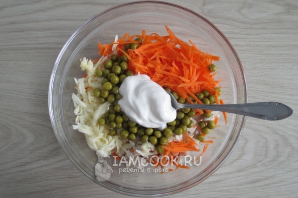 Положить сметану