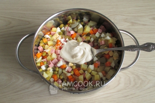 Положить майонез