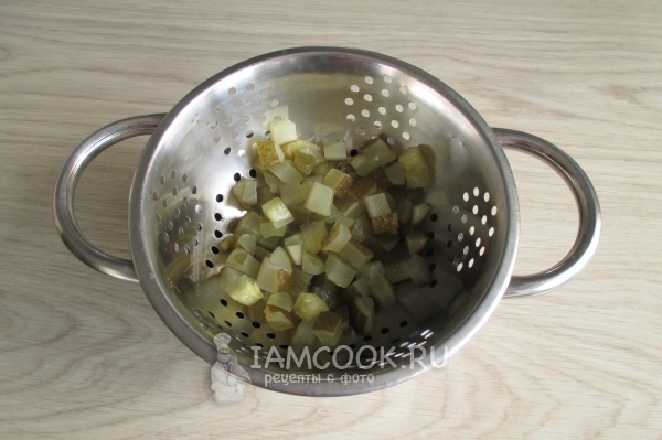 Порезать огурцы