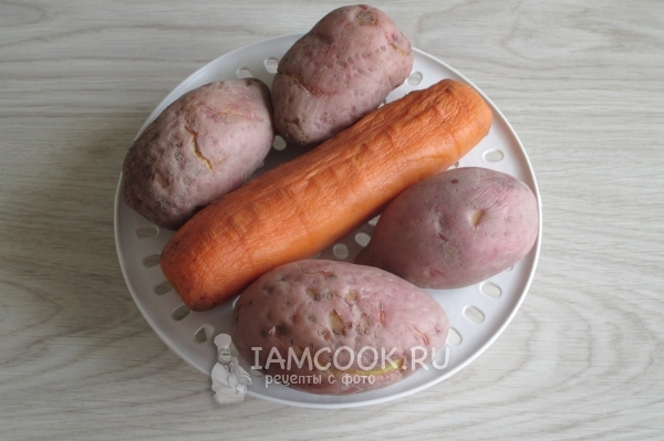 Сварить картофель и морковь
