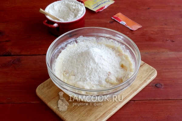 Всыпать муку