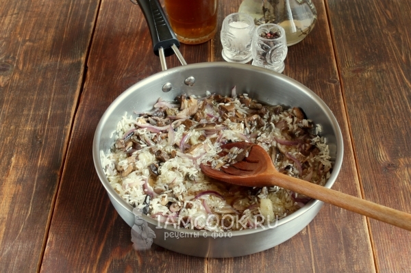 Влить грибной отвар