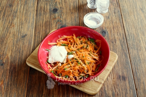 Положить сметану