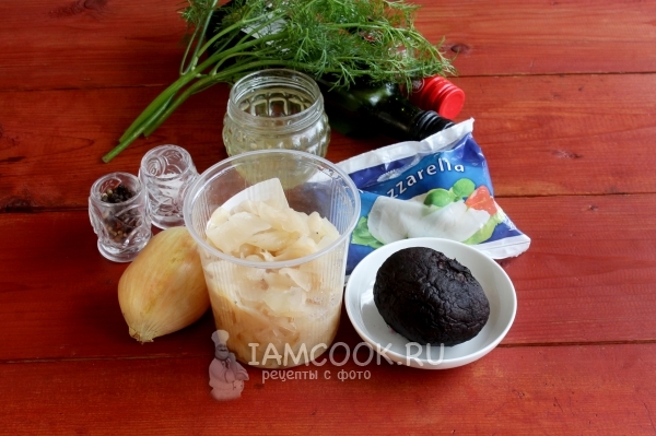 Ингредиенты для салата из маринованной свеклы и сыра