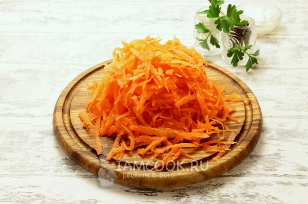 Натереть морковь