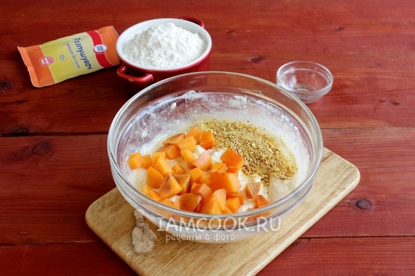 Положить цедру и хурму