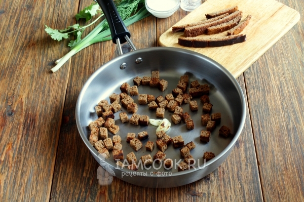 Обжарить хлеб