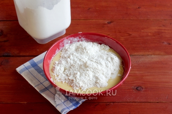 Всыпать муку