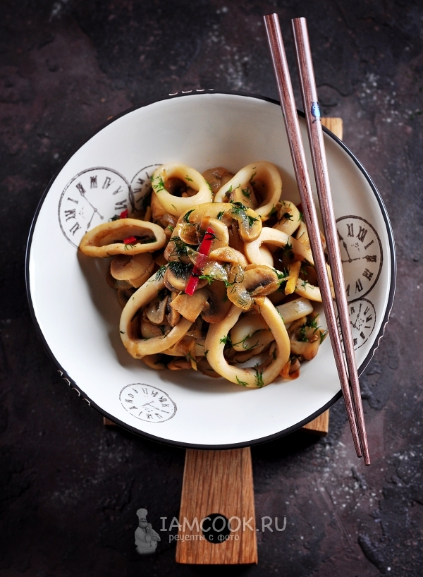Рецепт жареных кальмаров с грибами