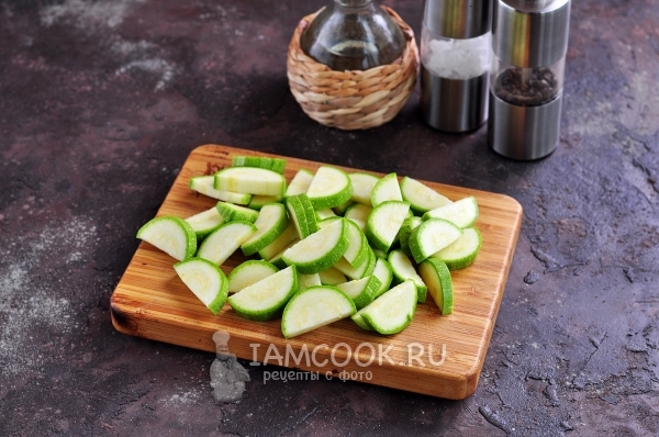 Порезать кабачки