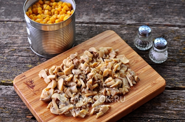 Порезать грибы