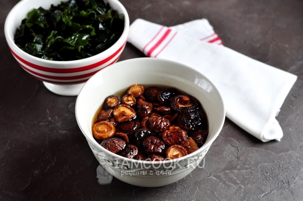 Замочить грибы