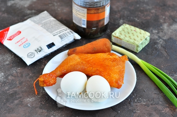 Ингредиенты для салата с копченой курицей и плавленным сыром