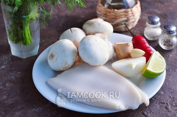 Ингредиенты для жареных кальмаров с грибами