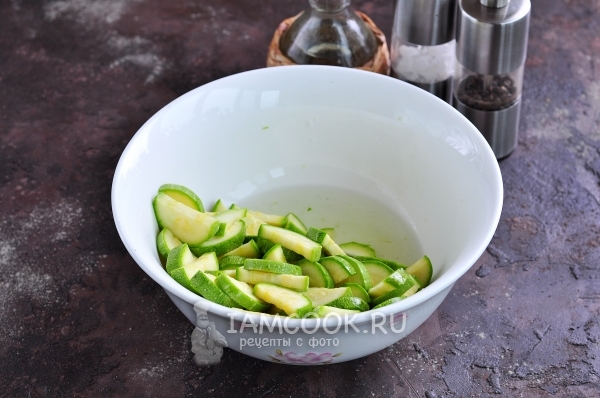 Отжать кабачки