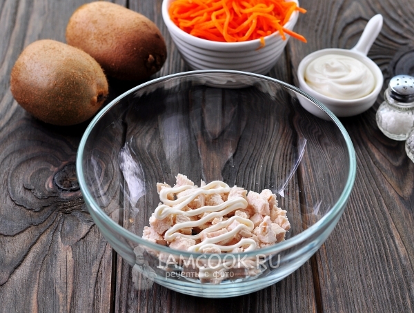 Полить майонезом