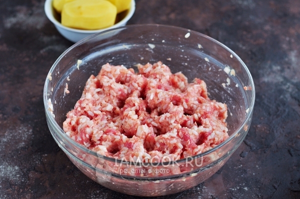 Размешать фарш