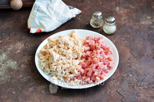 Нарезаем филе и ветчину