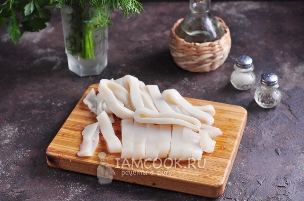 Нарезать кальмаров