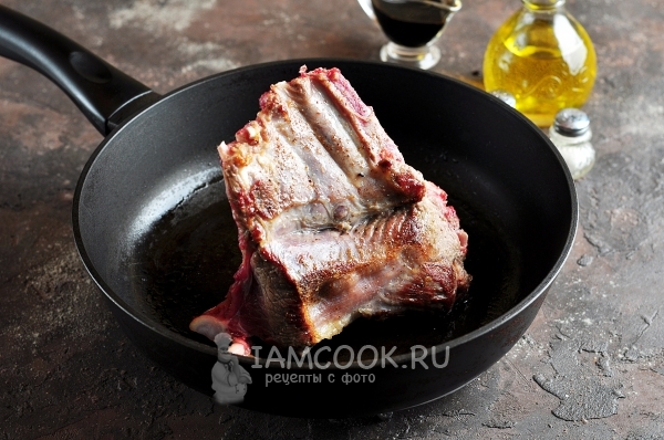 Обжарить мясо