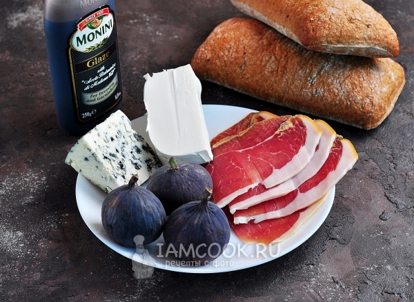 Ингредиенты для гренок с хамоном, инжиром и двумя видами сыра