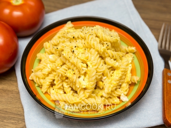 Жареные макароны с яйцом, рецепт с фото