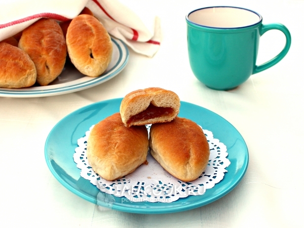 Пирожки с яблочным повидлом, рецепт с фото