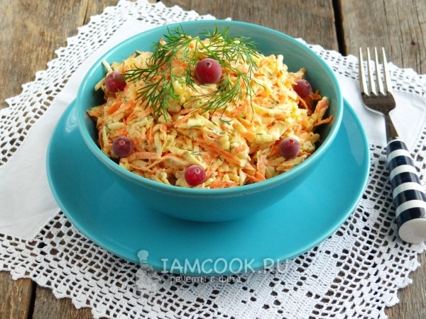 Салат с колбасным сыром и морковью, рецепт с фото