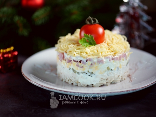Салат с курицей, ветчиной и сыром, рецепт с фото